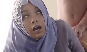 Teenage anal in the associated with the thicket hijab