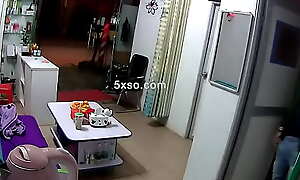 【白嫖】小伙去按摩店嫖娼完事看没人飞快跑掉，白玩一顿