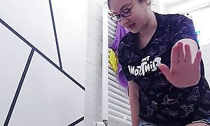 Solo girl secretly masturbating while stopping over parents!!!