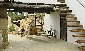 Women Are on Vacation Impecunious Their Husbands and Blow and Fuck Around the Bet