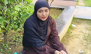 Poor Muslim Hijab Girl Paise Ke Liye Porn Video grounds Se Chud gyi, Outdoor Garden Sex in Hindi