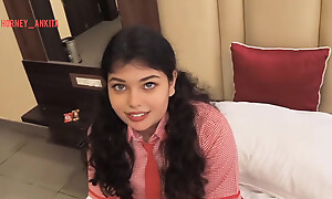 Teacher Girl Fuck in OYO Hotel hindi MMS, Desi BF GF Go first majority in OYO Hotel MMS sex